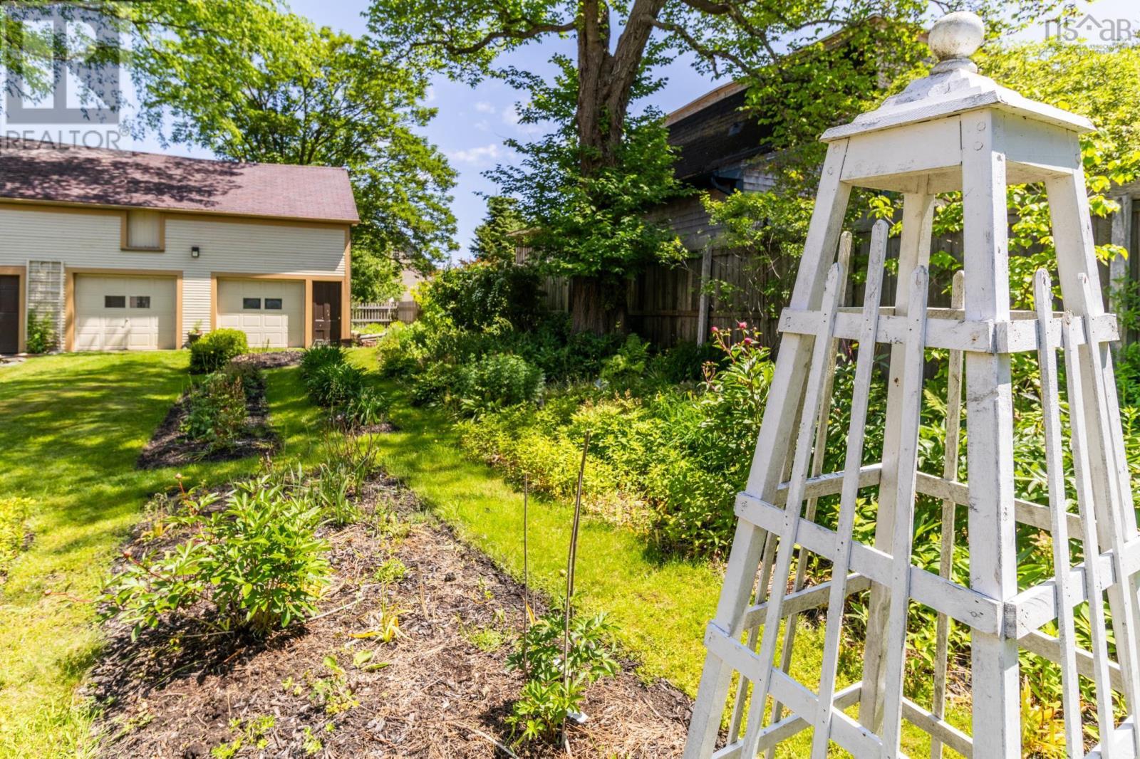 15 Elm Street, Yarmouth, Nova Scotia  B5A 2P8 - Photo 5 - 202313038