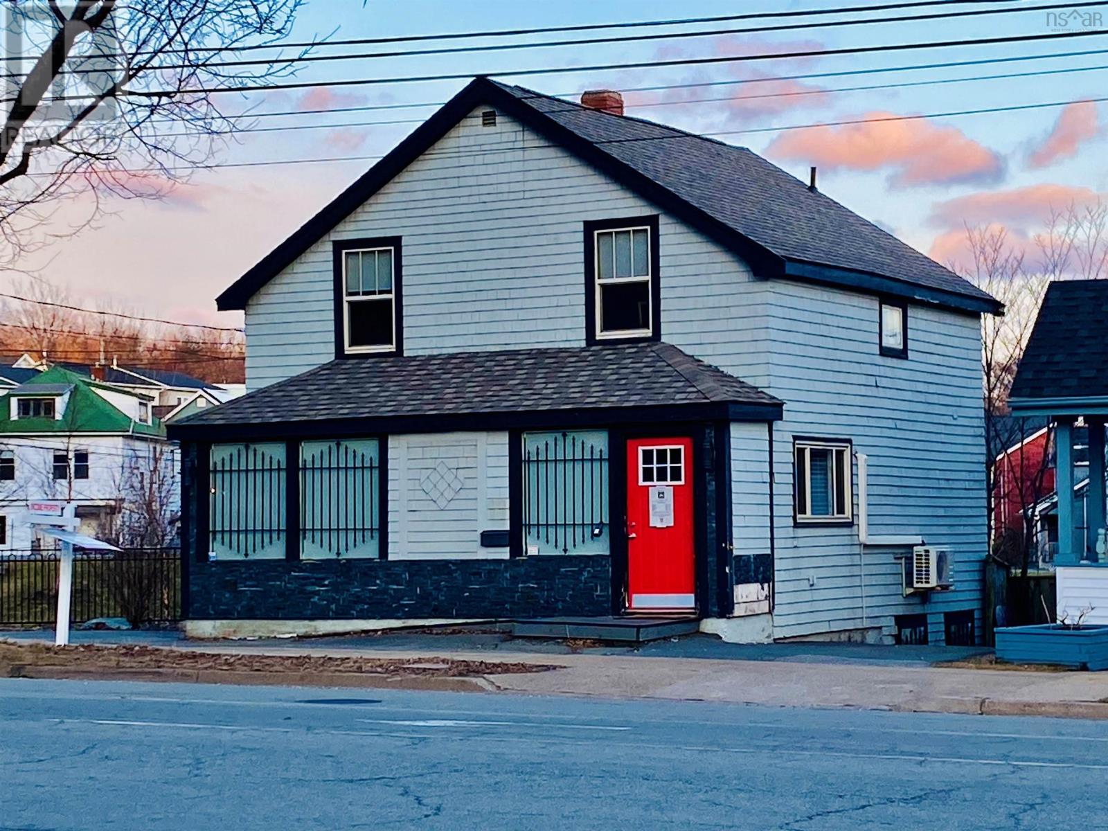 170 Ochterloney Street, Dartmouth, Nova Scotia  B2Y 1E1 - Photo 1 - 202323318