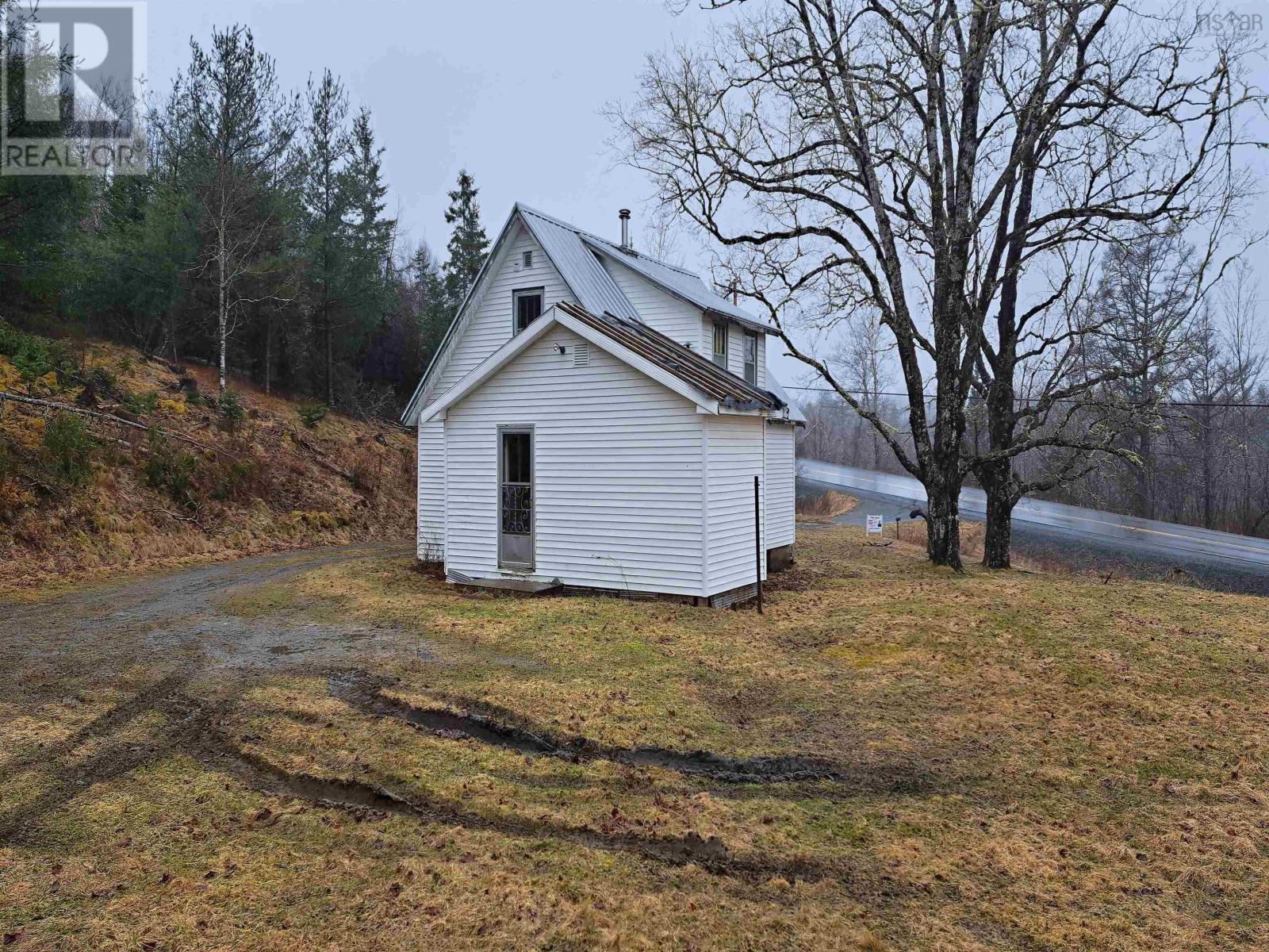 8860 Moose River Road, Lindsay Lake, Nova Scotia  B0N 1X0 - Photo 2 - 202405784