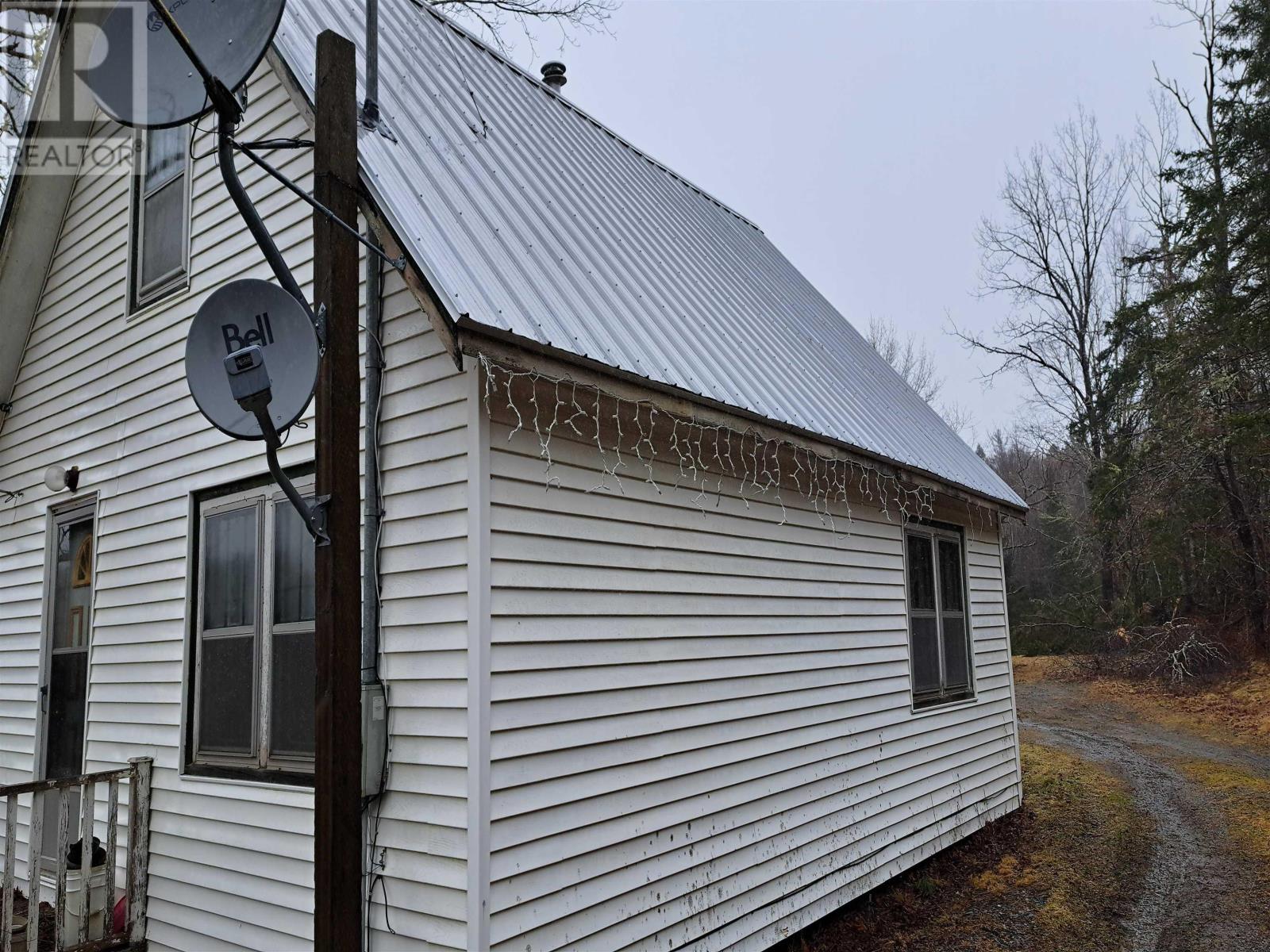 8860 Moose River Road, Lindsay Lake, Nova Scotia  B0N 1X0 - Photo 4 - 202405784