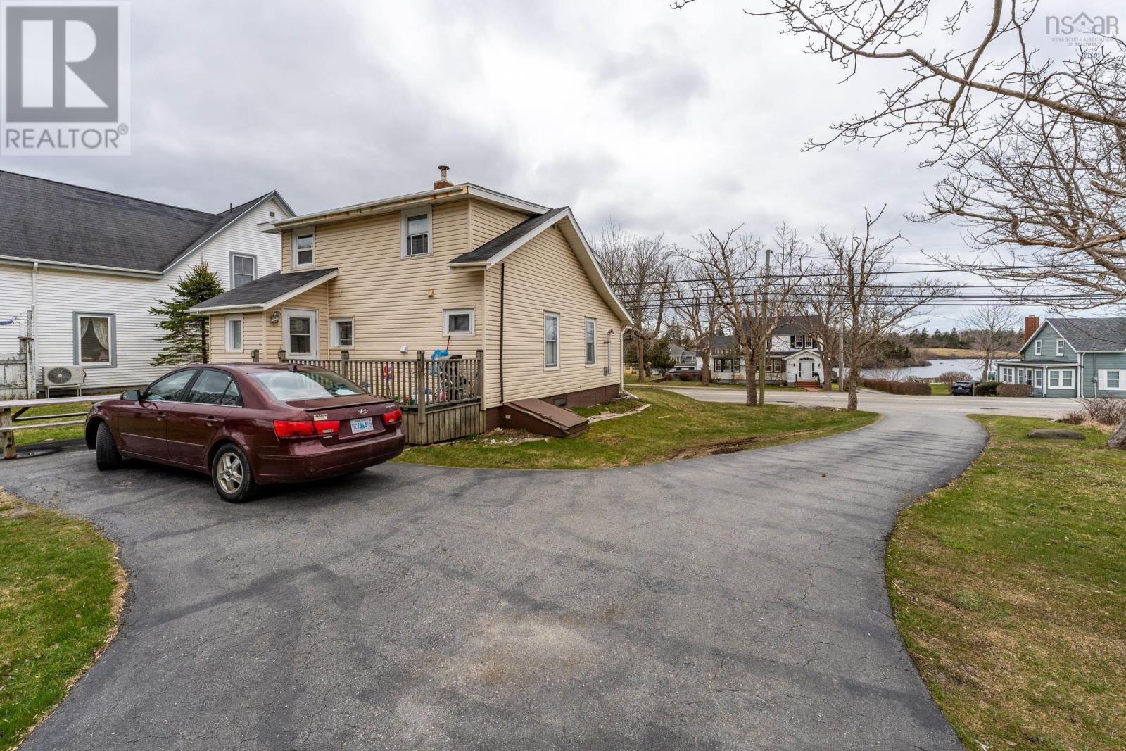 681 Main Street, Yarmouth, Nova Scotia  B5A 1K7 - Photo 4 - 202406572