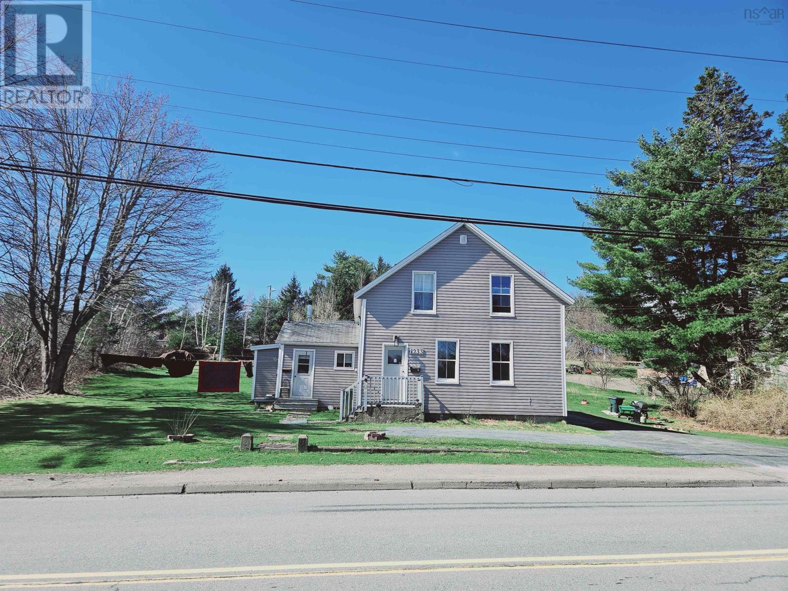 1233 King Street, Bridgewater, Nova Scotia  B4V 1C3 - Photo 2 - 202407735