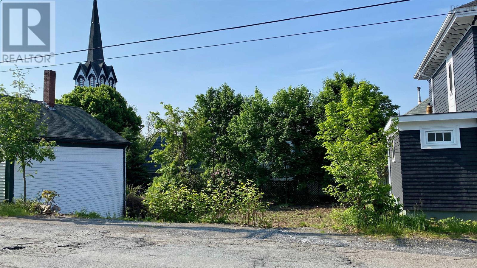 102 Fox Street, Lunenburg, Nova Scotia  B0J 2C0 - Photo 1 - 202408751