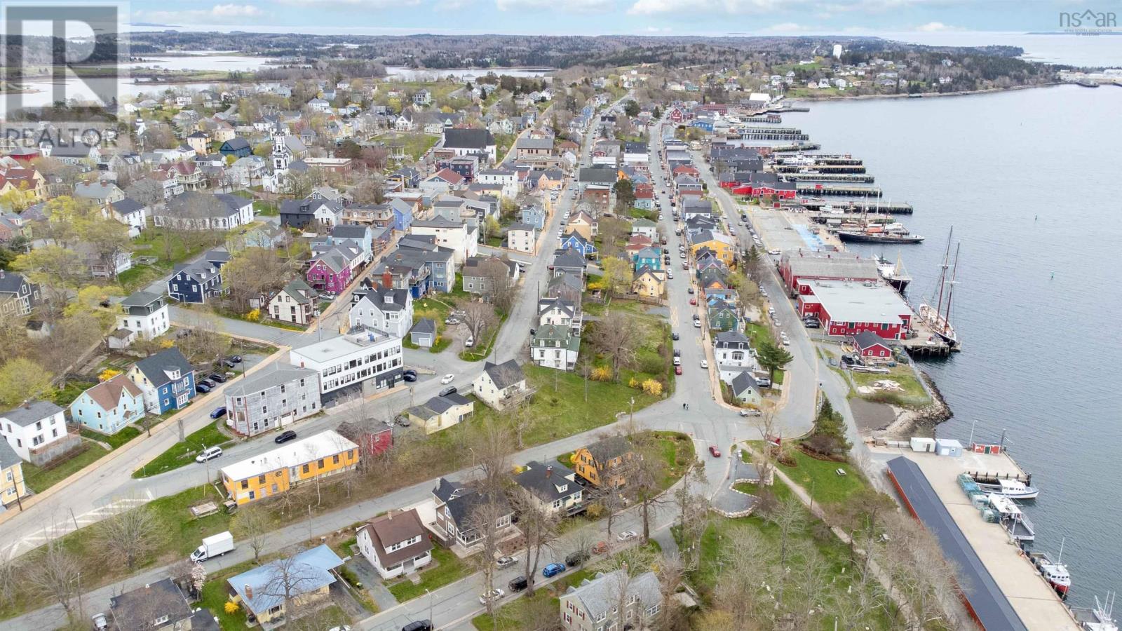 12 Lower Street, Lunenburg, Nova Scotia  B0J 2C0 - Photo 3 - 202409944