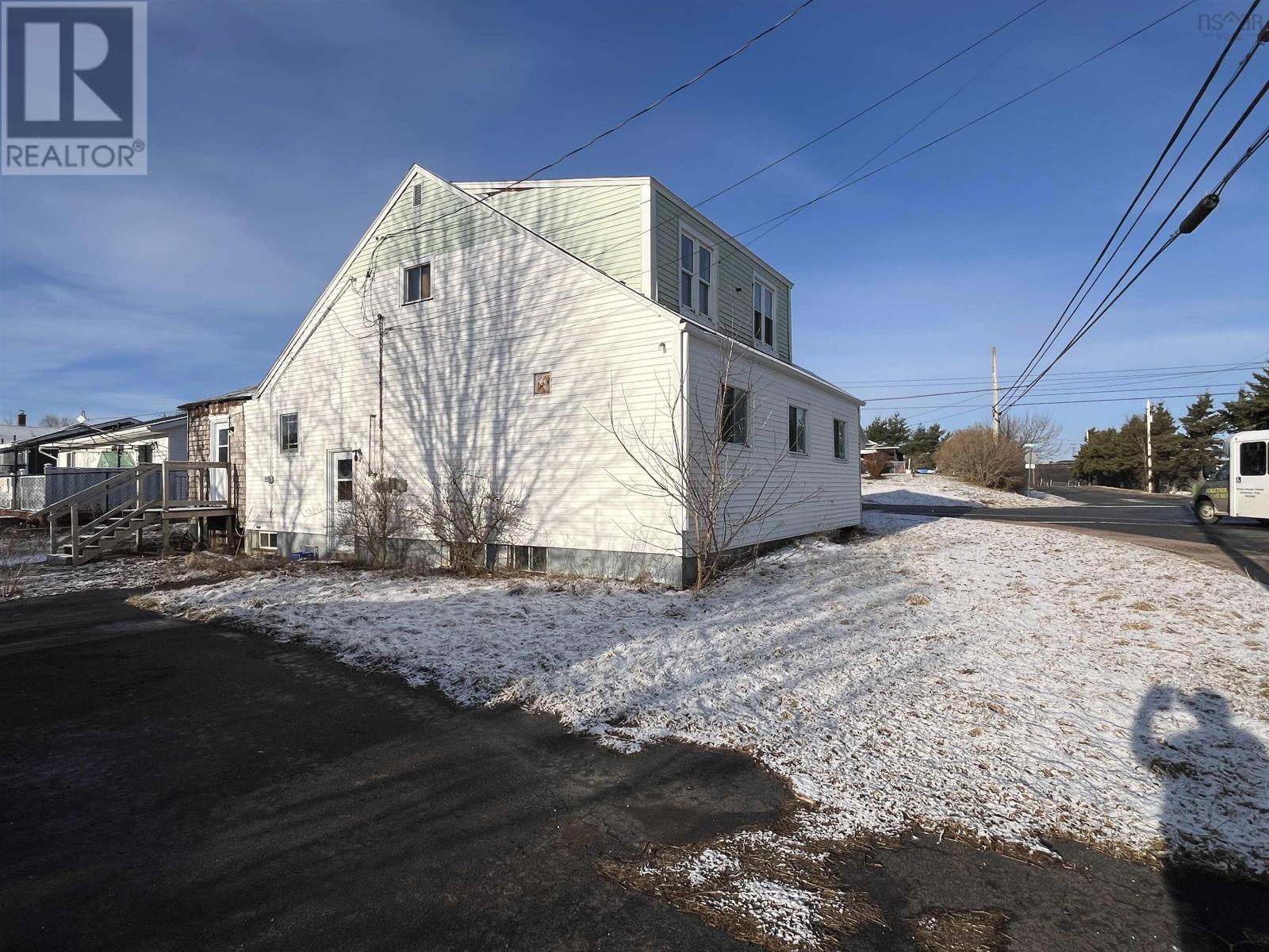 95 Pleasant Street, Stellarton, Nova Scotia  B0K 1S0 - Photo 2 - 202410099