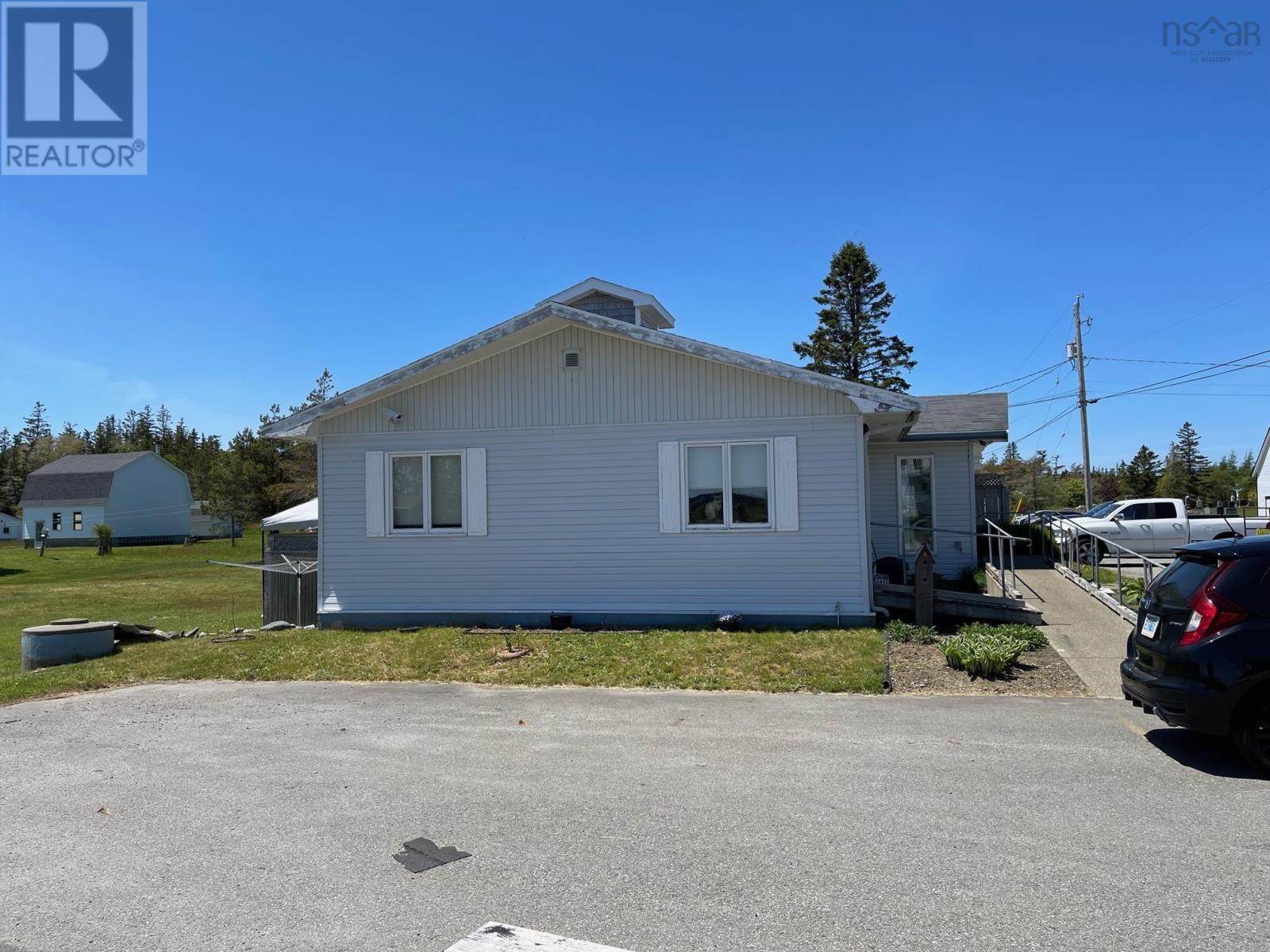 9 Chemin De Leglise, Middle West Pubnico, Nova Scotia  B0W 2M0 - Photo 3 - 202410513