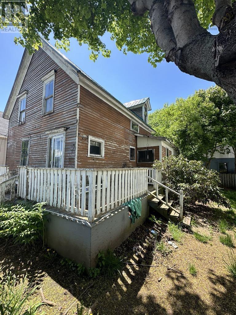 8 Mclellan Street, Truro, Nova Scotia  B2N 2L1 - Photo 2 - 202411600