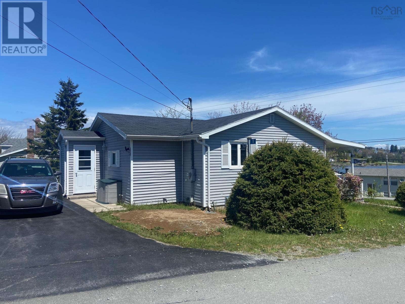 10 Lakeview Drive, St. Peter's, Nova Scotia  B0E 3B0 - Photo 1 - 202412509