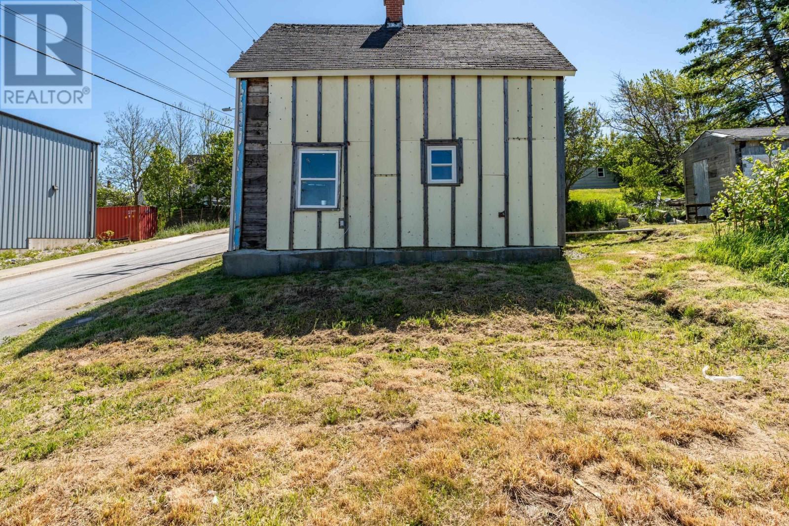 7 Pearl Street, Yarmouth, Nova Scotia  B5A 3M4 - Photo 6 - 202412705