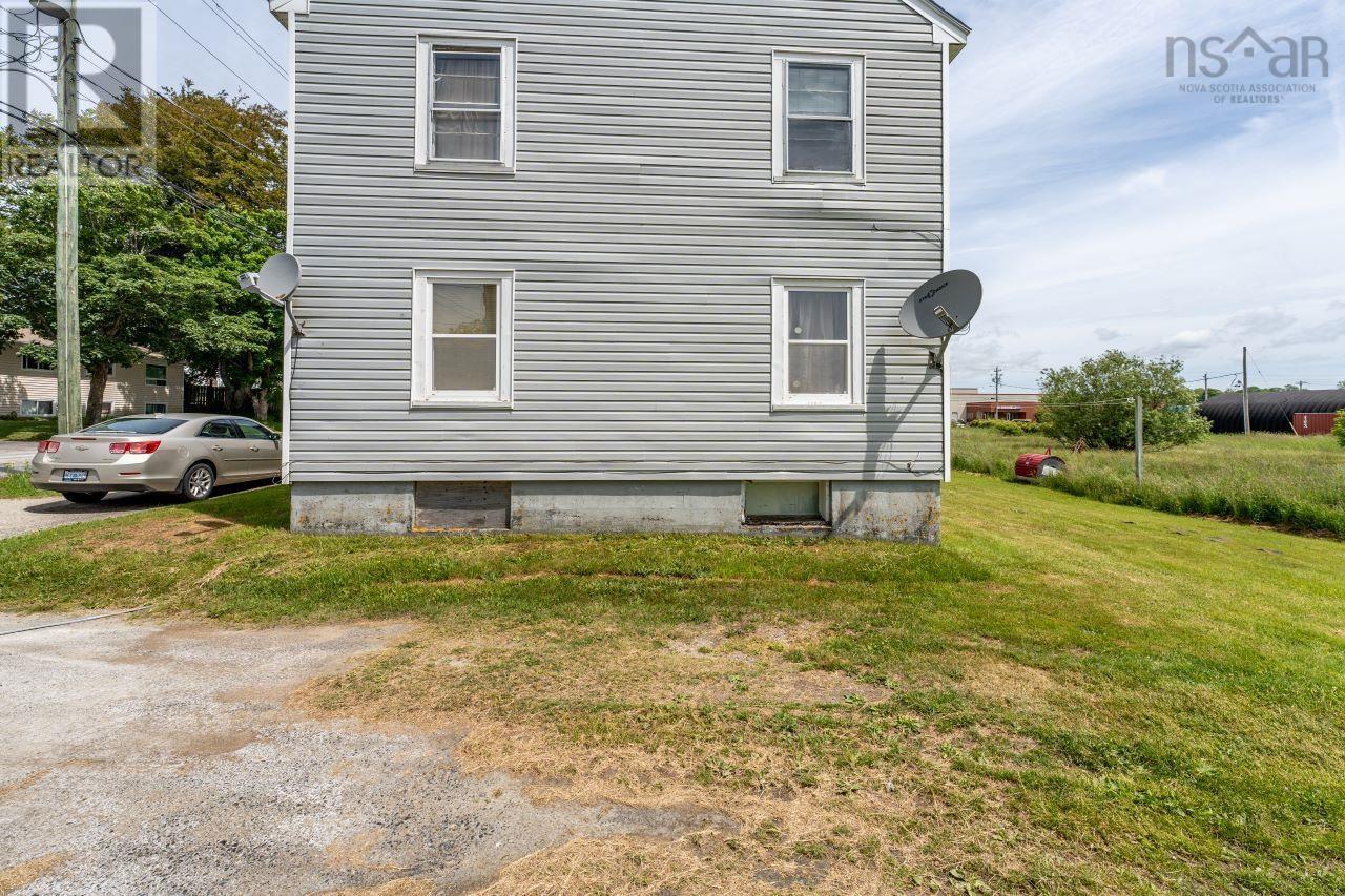 83 Pleasant Street, Yarmouth, Nova Scotia  B5A 2J3 - Photo 7 - 202414591