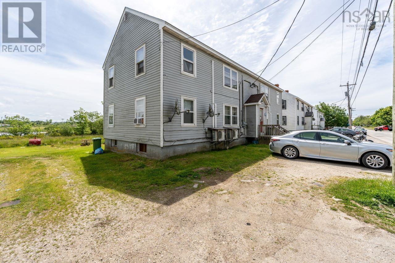 67 Pleasant Street, Yarmouth, Nova Scotia  B5A 2J3 - Photo 3 - 202414598