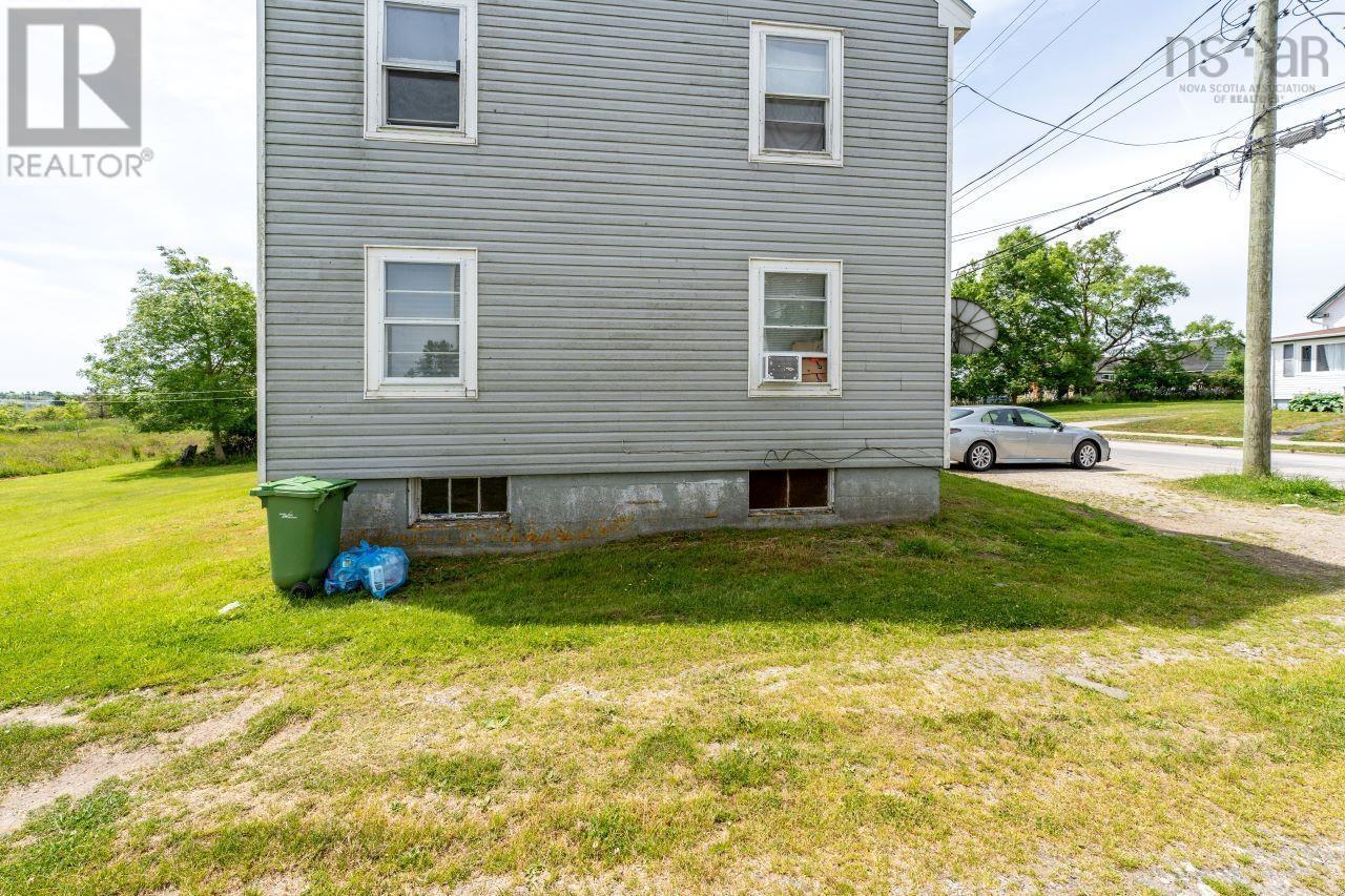 67 Pleasant Street, Yarmouth, Nova Scotia  B5A 2J3 - Photo 6 - 202414598