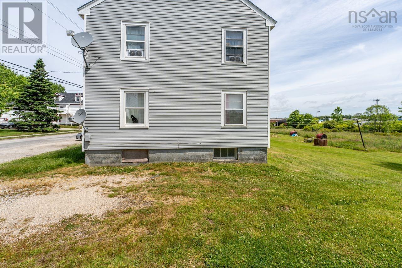 67 Pleasant Street, Yarmouth, Nova Scotia  B5A 2J3 - Photo 7 - 202414598