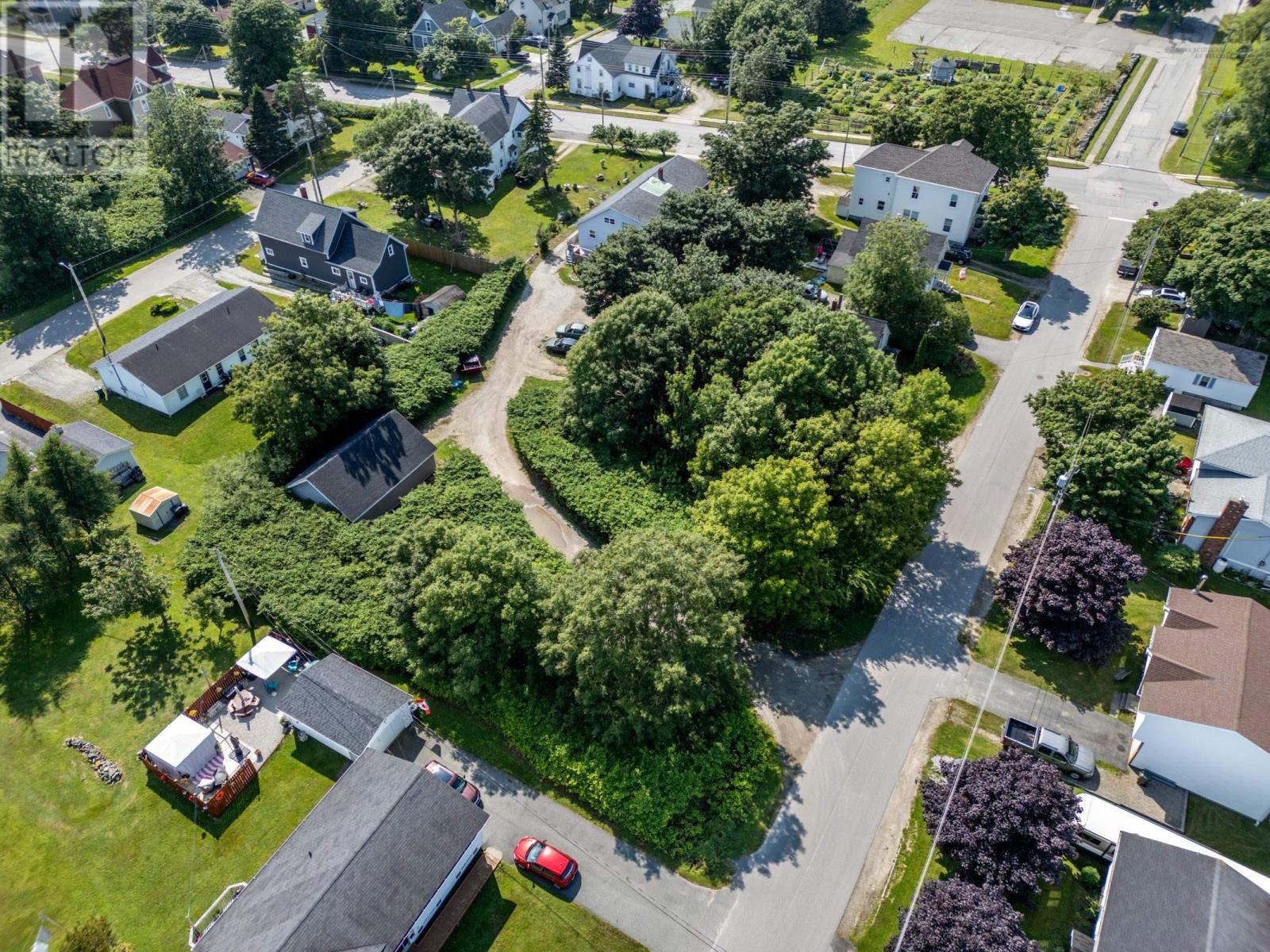 39 Beacon Street, Yarmouth, Nova Scotia  B5A 2W5 - Photo 4 - 202418859