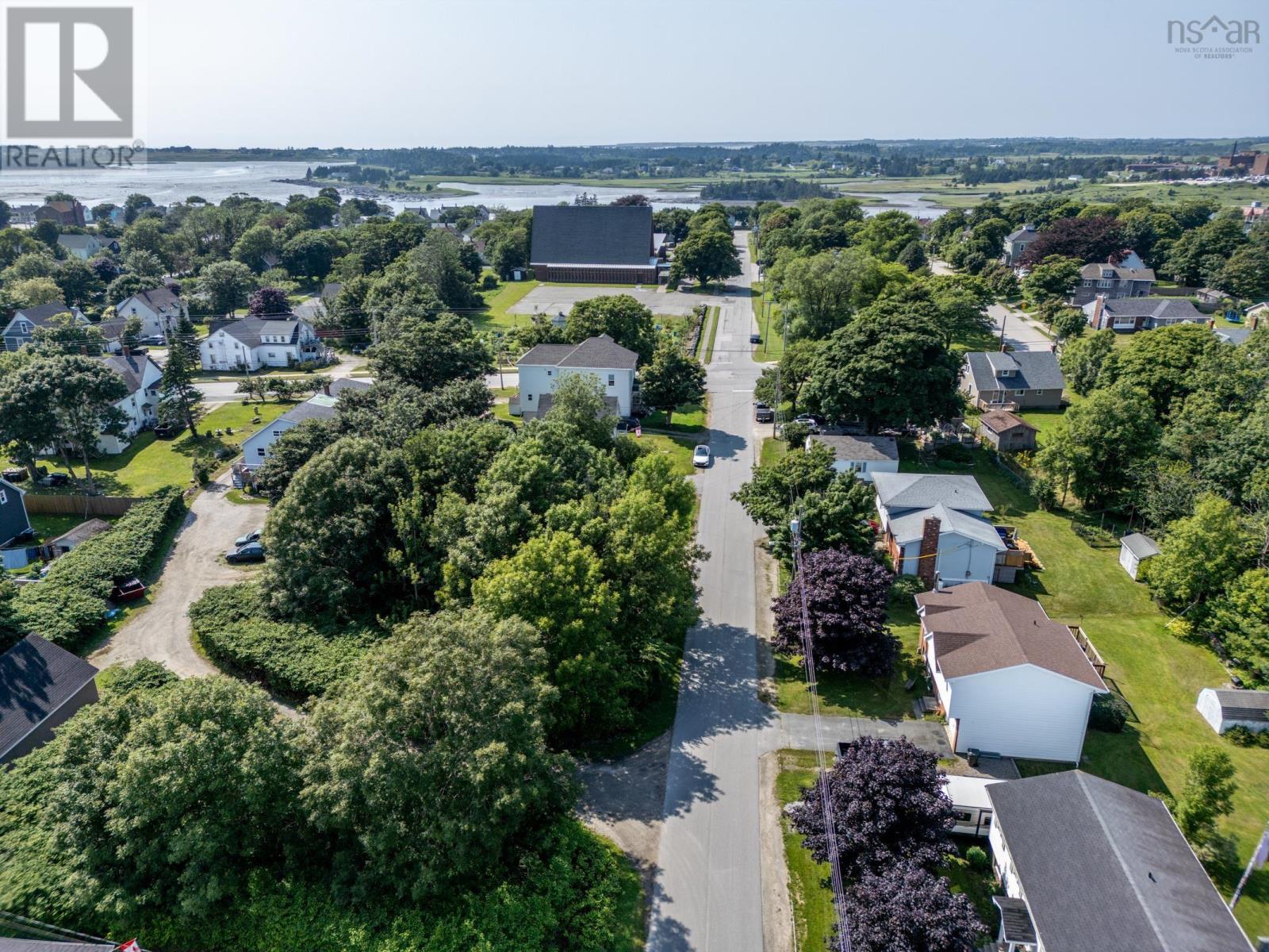 39 Beacon Street, Yarmouth, Nova Scotia  B5A 2W5 - Photo 6 - 202418859