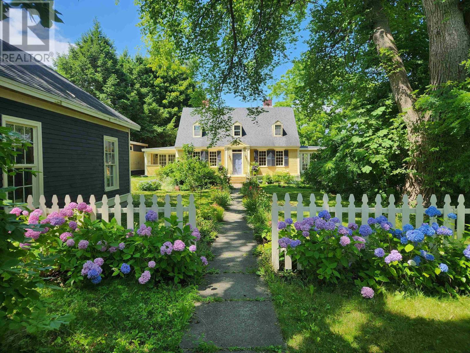 382 Main Street, Liverpool, Nova Scotia  B0T 1K0 - Photo 2 - 202419197