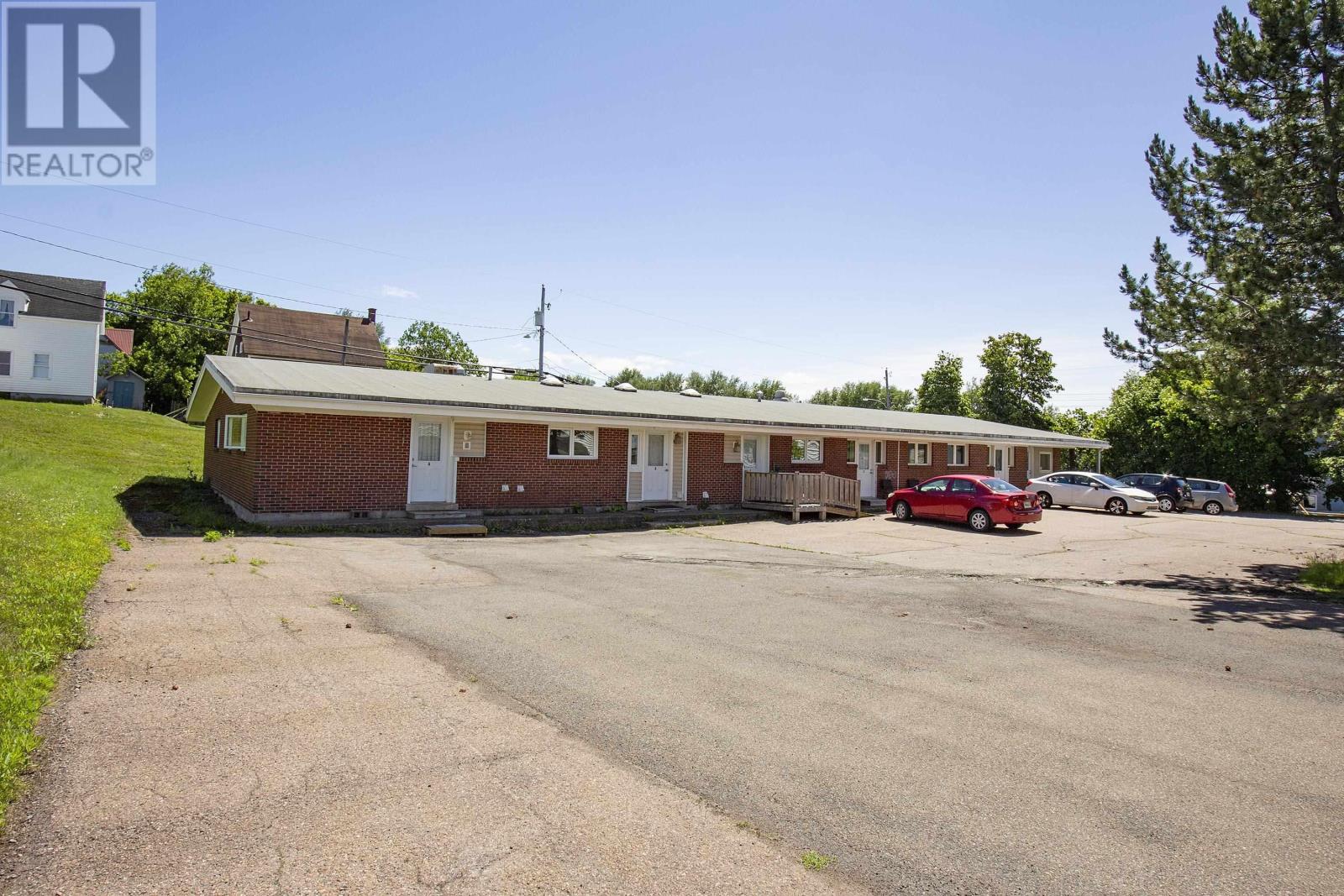 10 Elm Street, Springhill, Nova Scotia  B0M 1X0 - Photo 4 - 202419393