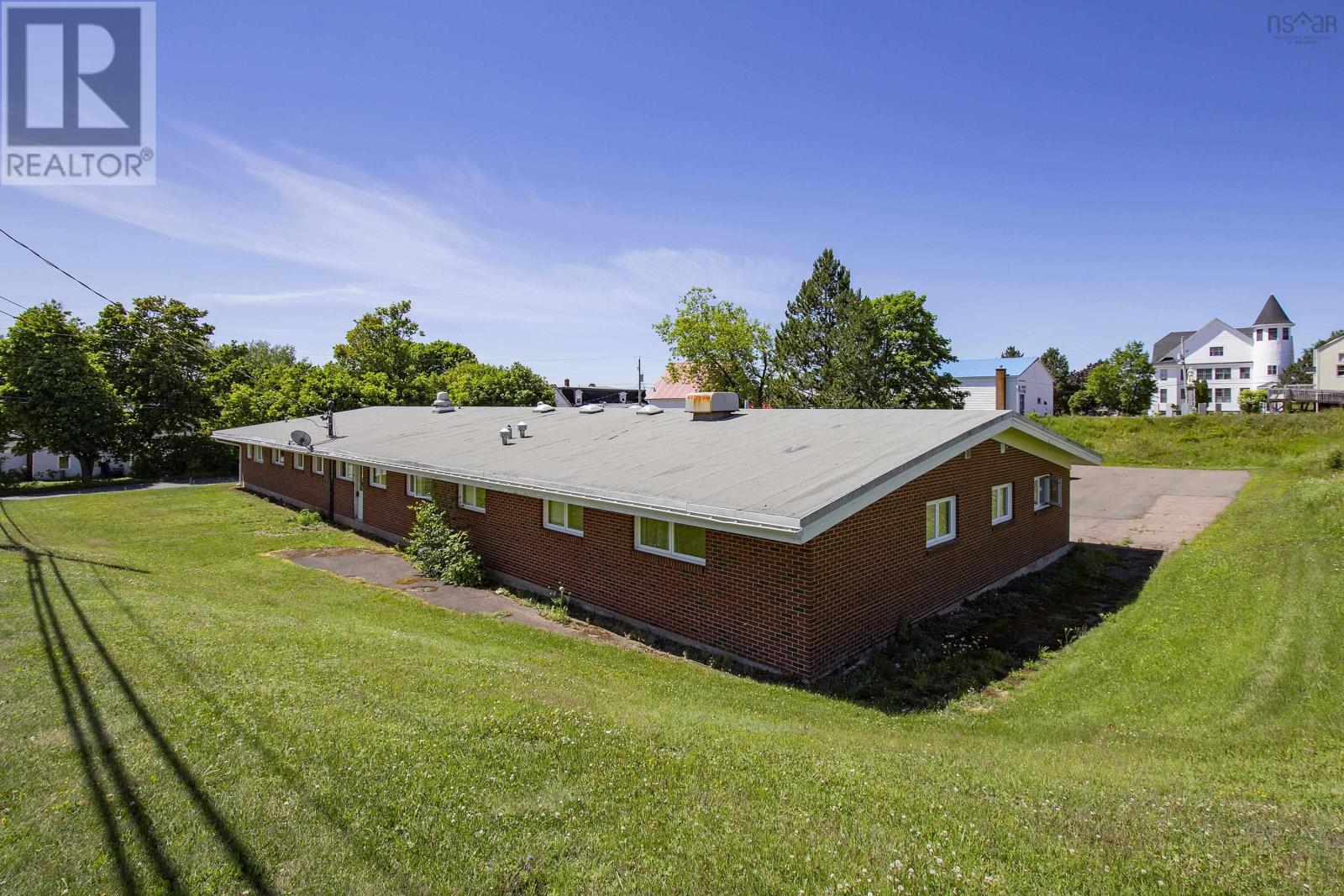 10 Elm Street, Springhill, Nova Scotia  B0M 1X0 - Photo 5 - 202419393