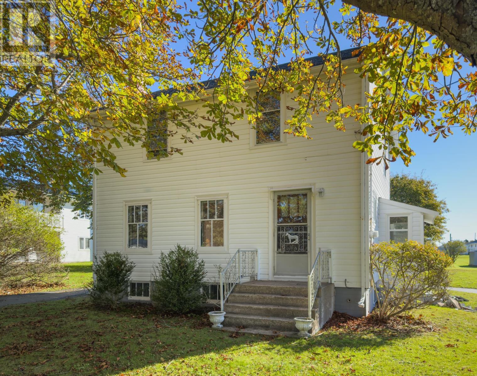 323 Pleasant Street, Yarmouth, Nova Scotia  B5A 2K9 - Photo 5 - 202419453