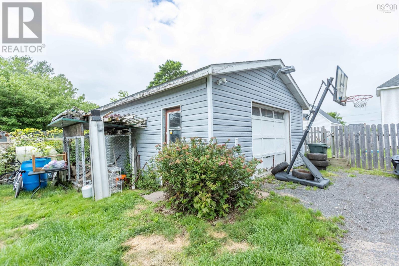 15 Park Street, Amherst, Nova Scotia  B4H 2R3 - Photo 41 - 202419933