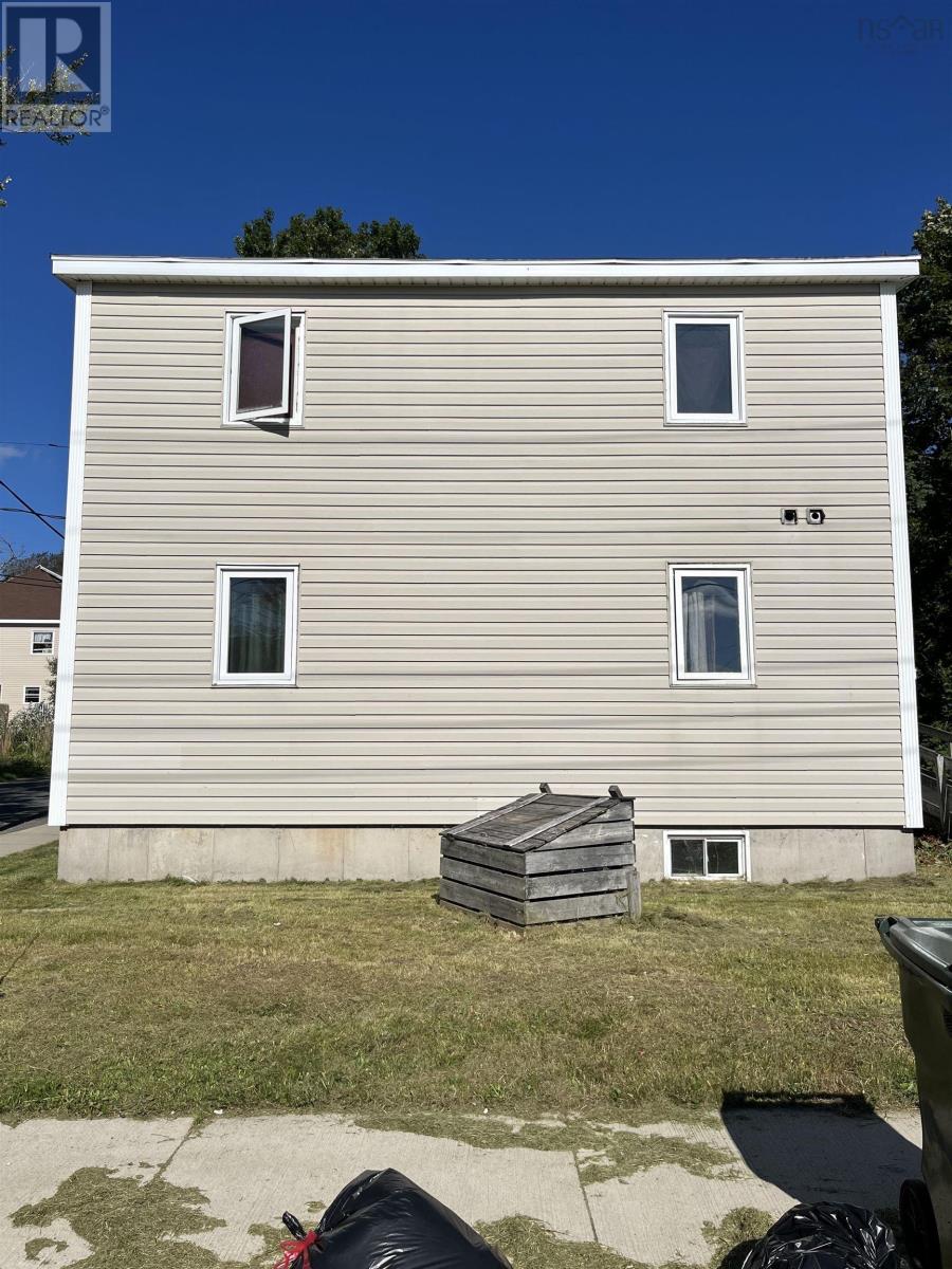 18 Lower Mclean Street, Glace Bay, Nova Scotia  B1A 2K6 - Photo 3 - 202422247