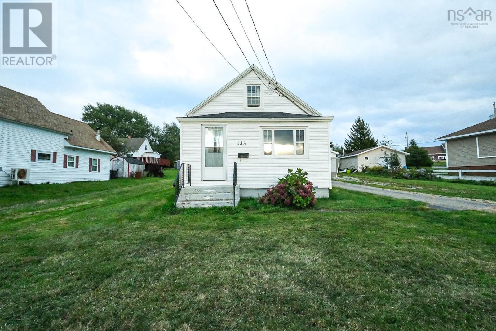 133 Crescent Street, Sydney Mines, Nova Scotia  B1V 2P5 - Photo 2 - 202424546