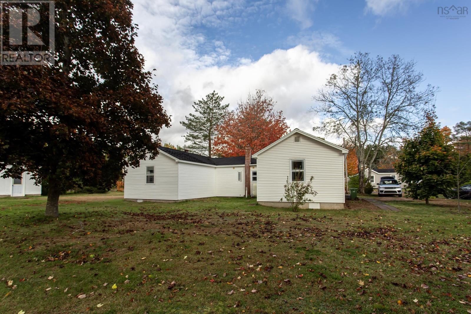 1105-1107 Neily Crescent, Greenwood, Nova Scotia  B0P 1R0 - Photo 2 - 202424714