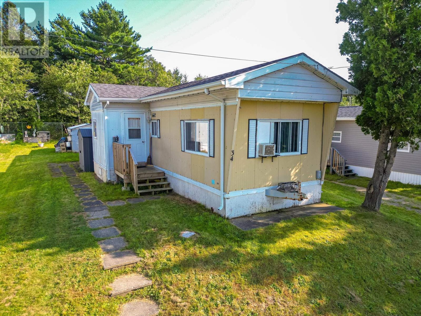 30 Commission Street, Shelburne, Nova Scotia  B0T 1W0 - Photo 3 - 202425062