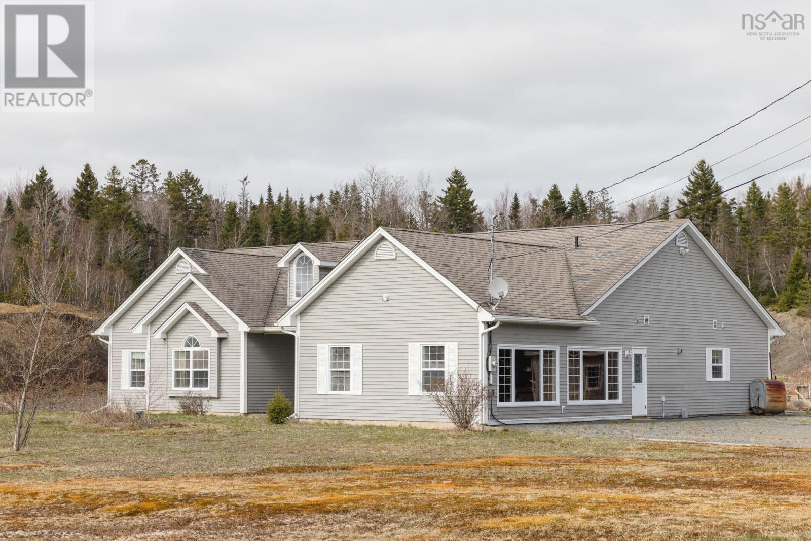 315 Highway 1, Mount Uniacke, Nova Scotia  B0N 1Z0 - Photo 2 - 202425173