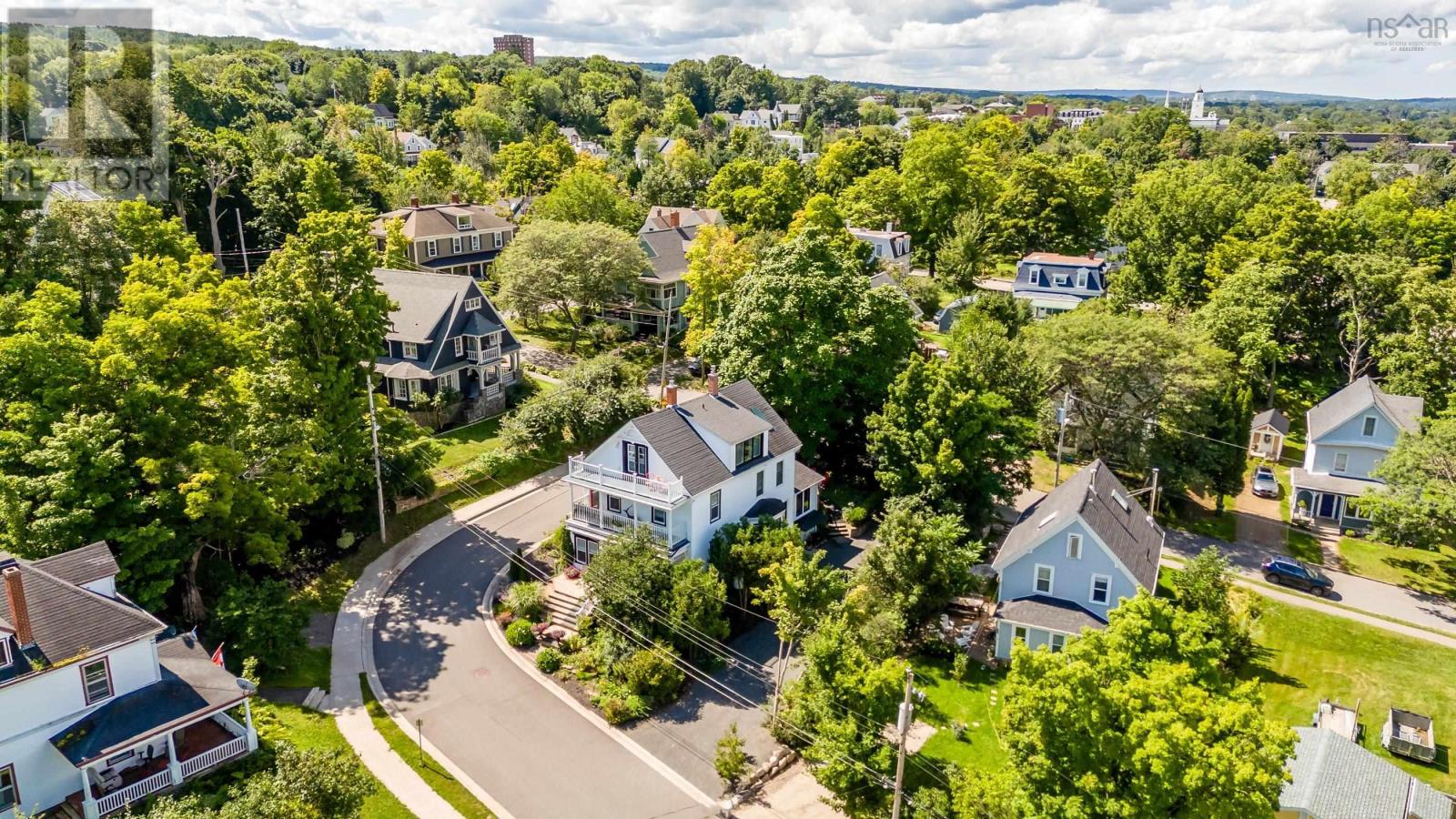 8 Seaview Avenue, wolfville, Nova Scotia