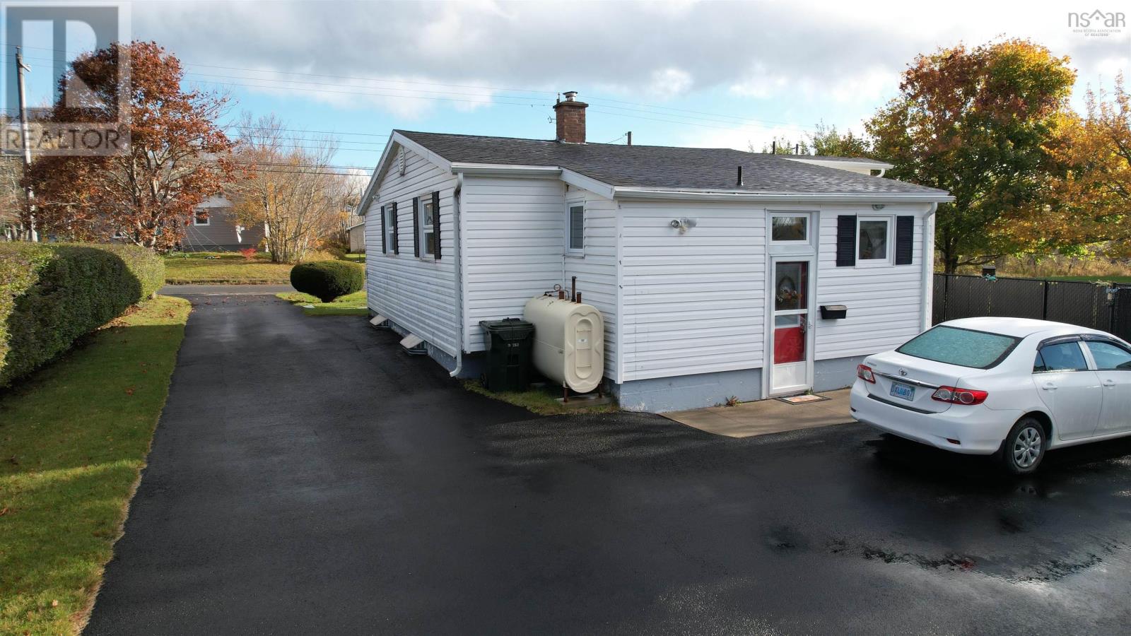 330 Lake Road, Glace Bay, Nova Scotia  B1A 2H1 - Photo 6 - 202425709