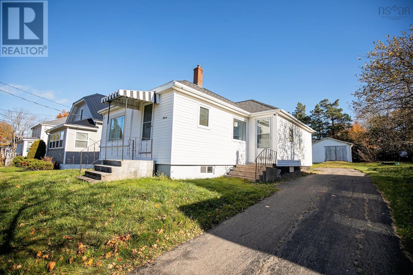 11 Lorne Street, Springhill, Nova Scotia  B0M 1X0 - Photo 4 - 202425851