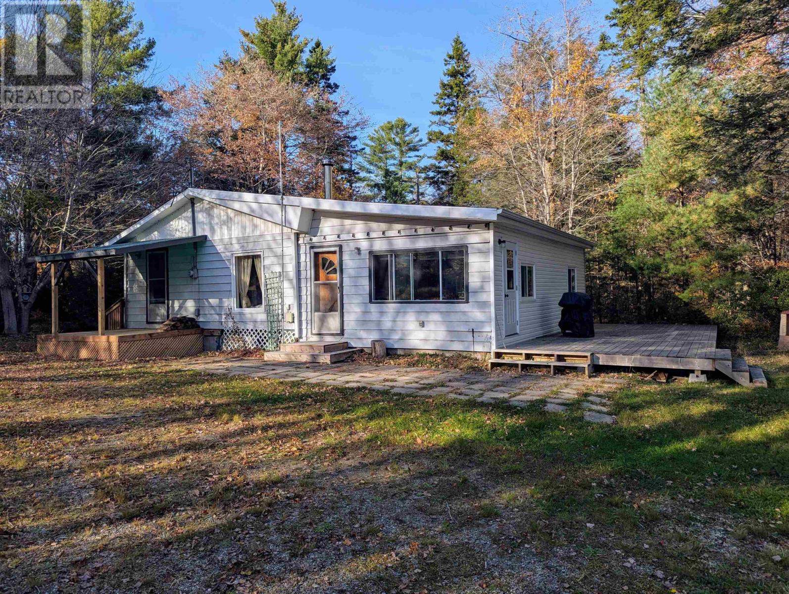 56 LONESOME HUNTERS INN Lane, upper ohio, Nova Scotia