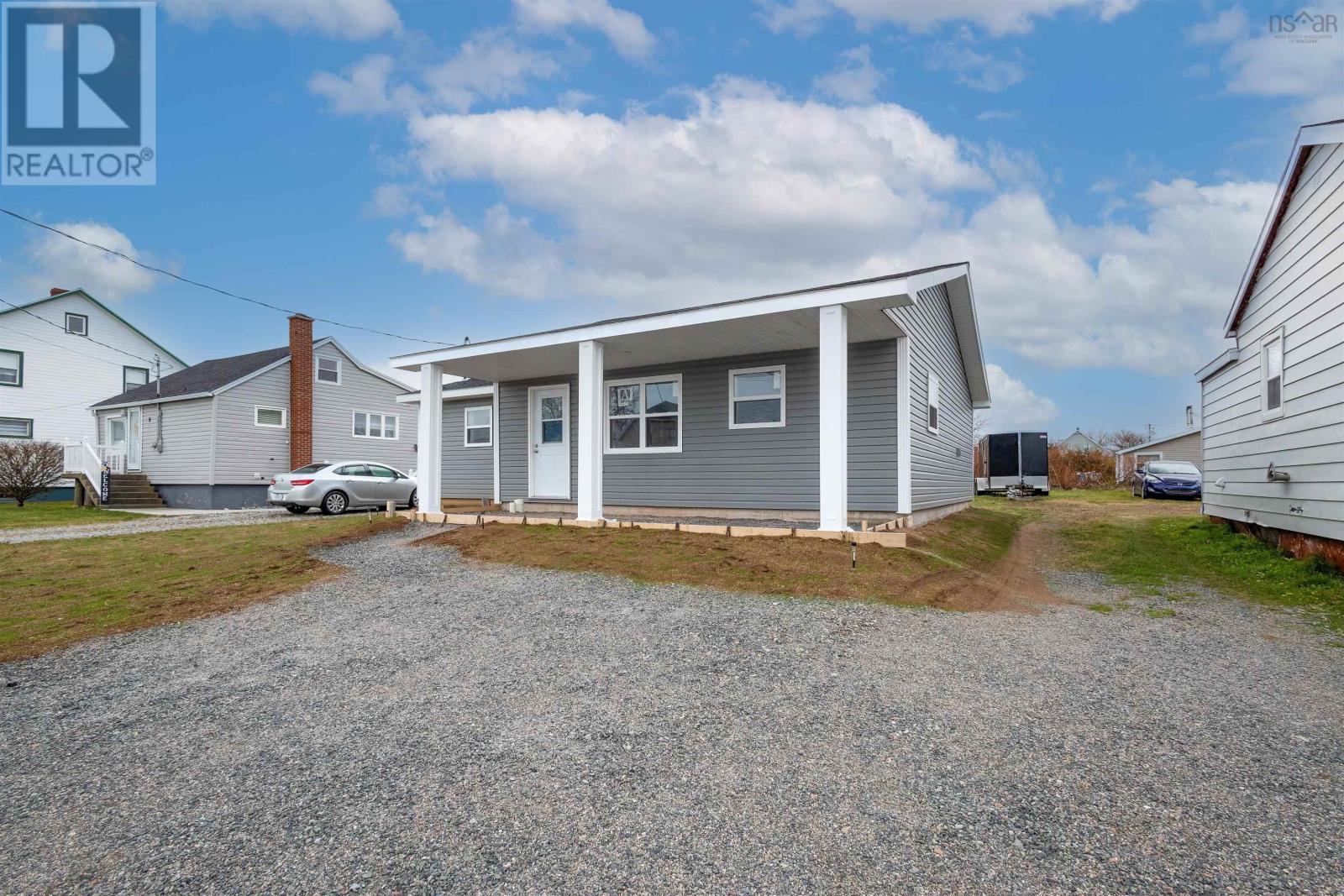 6 Essex Street, Glace Bay, Nova Scotia  B1A 5H4 - Photo 2 - 202426796