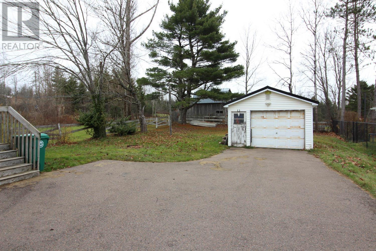 415 Highway 2, Brookfield, Nova Scotia  B0N 1C0 - Photo 2 - 202427091