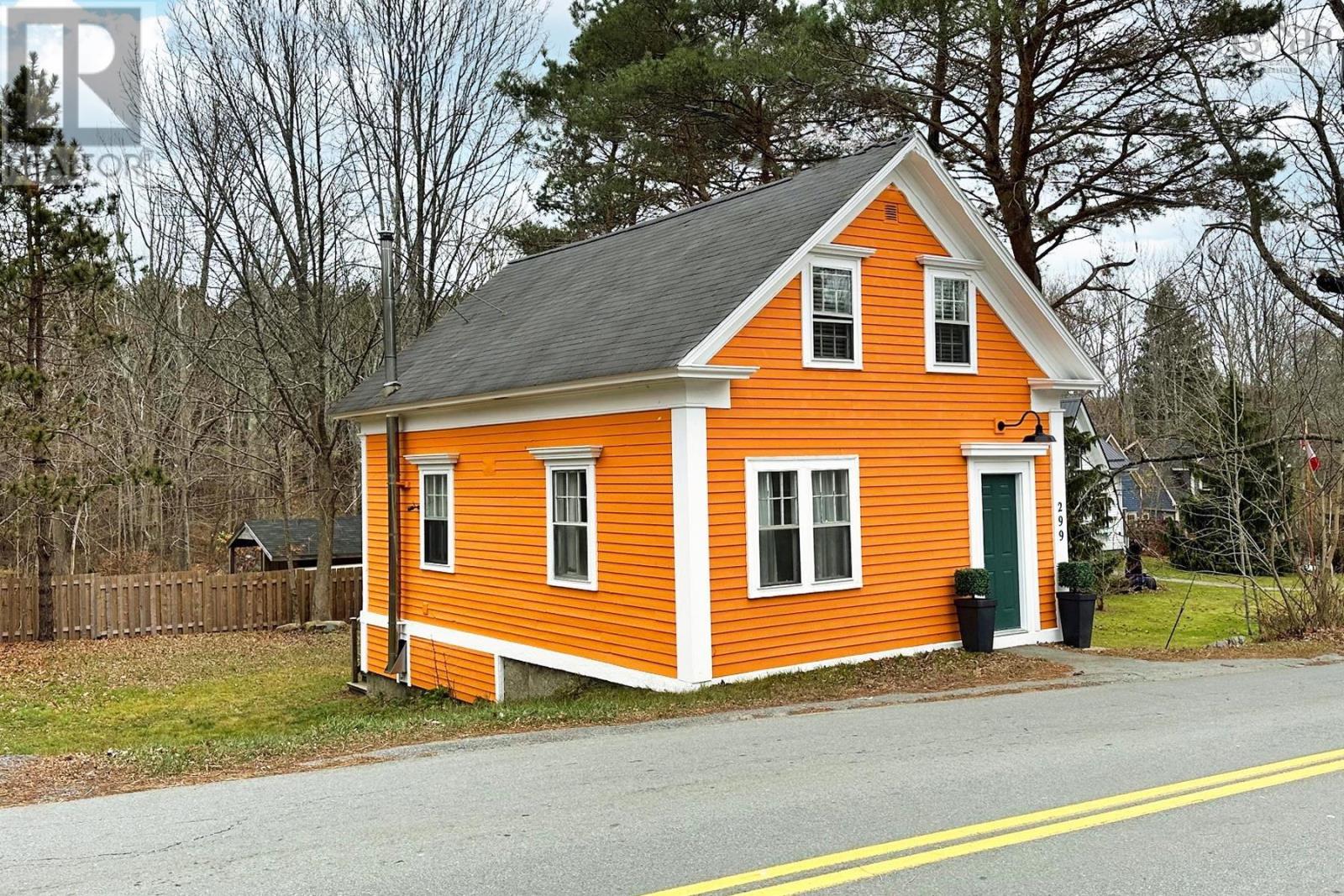 299 Main Street, Mahone Bay, Nova Scotia  B0J 2E0 - Photo 2 - 202427112