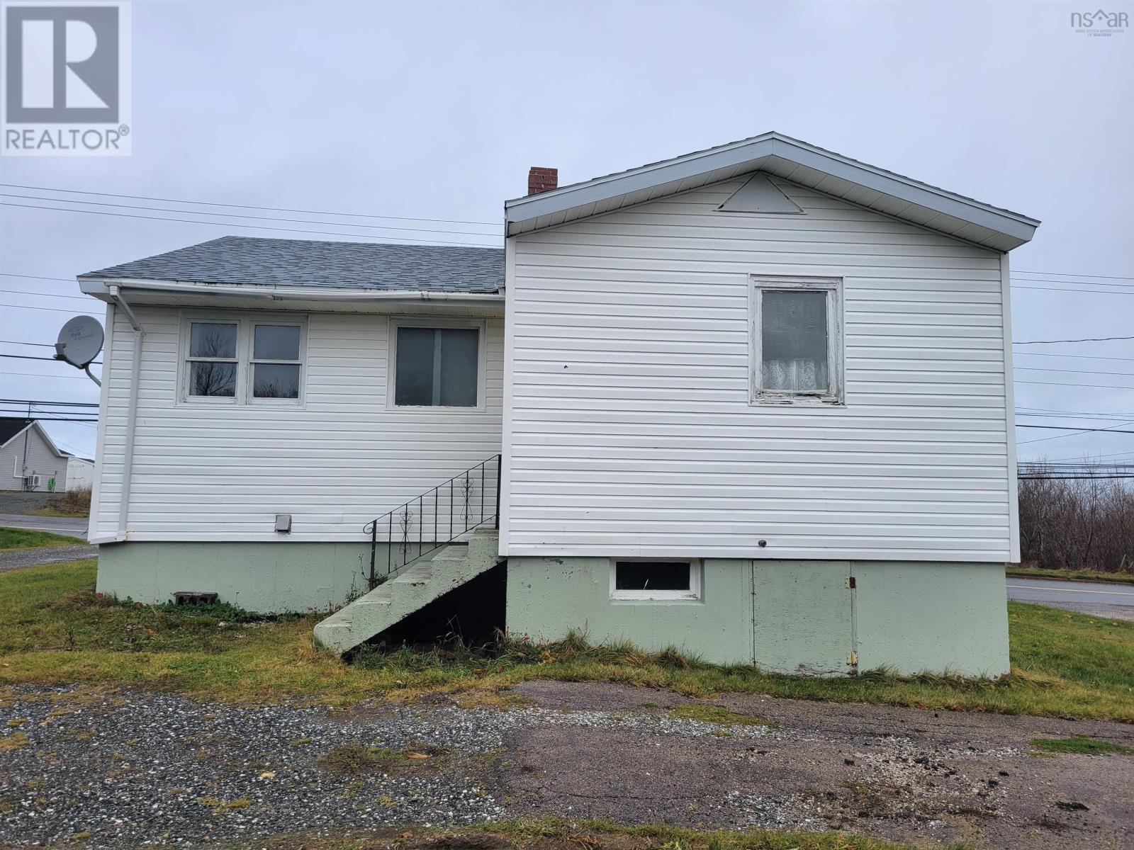 935 Main Street, Glace Bay, Nova Scotia  B1A 4Z6 - Photo 2 - 202427288