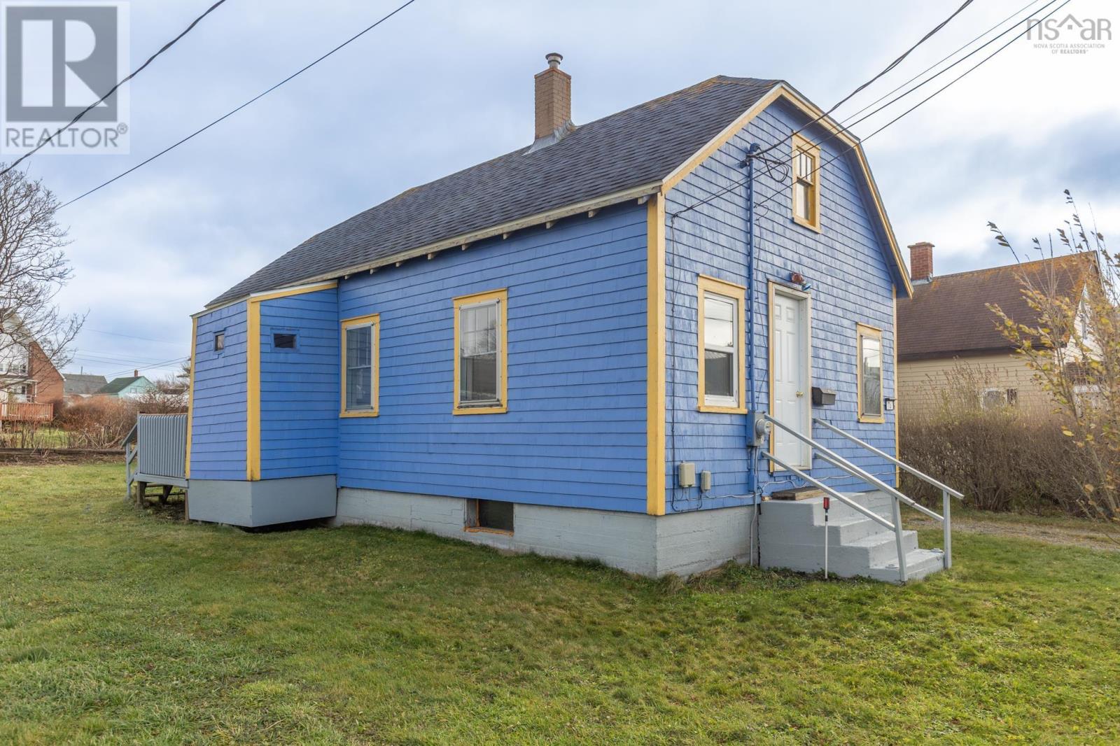 73 Main Street, Yarmouth, Nova Scotia  B5A 1B2 - Photo 3 - 202427301