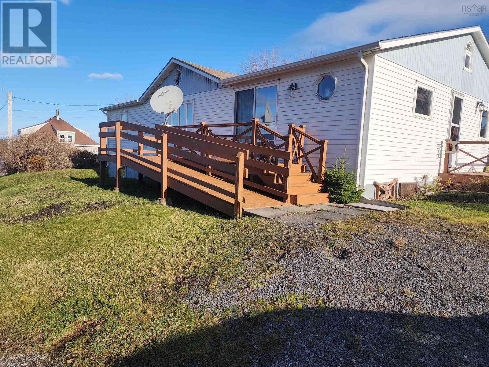 27 Cook Street, Canso, Nova Scotia  B0H 1H0 - Photo 2 - 202427753