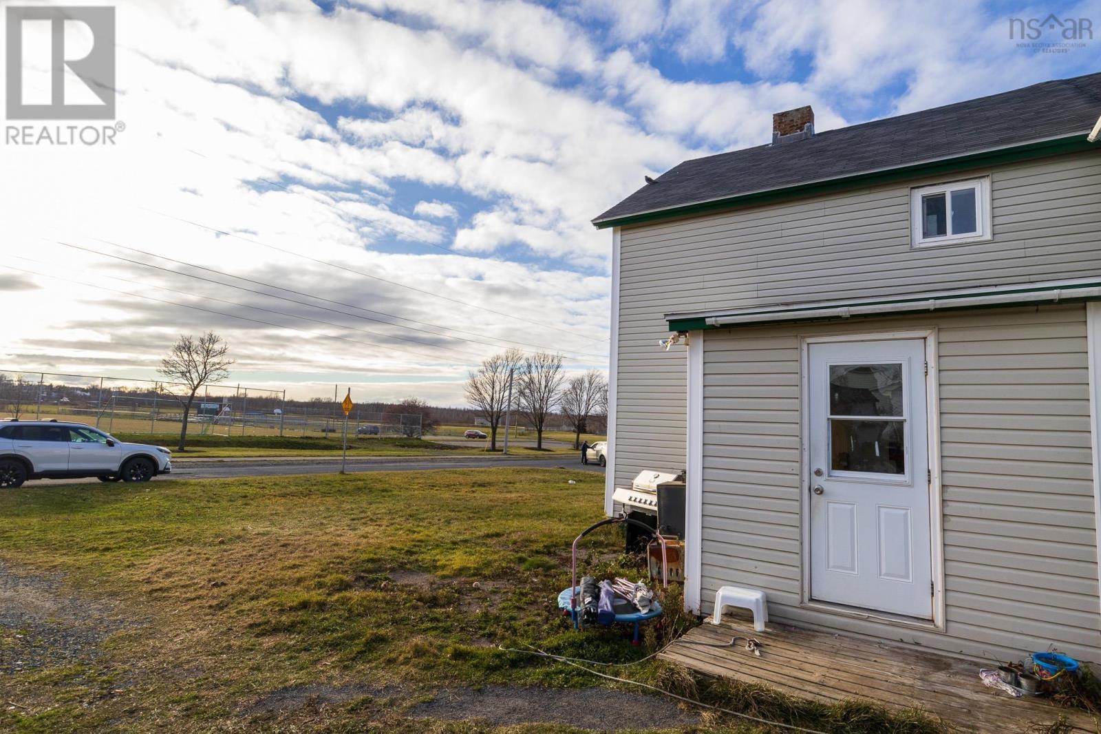 524 Second Street, New Waterford, Nova Scotia  B1H 3A6 - Photo 11 - 202428027