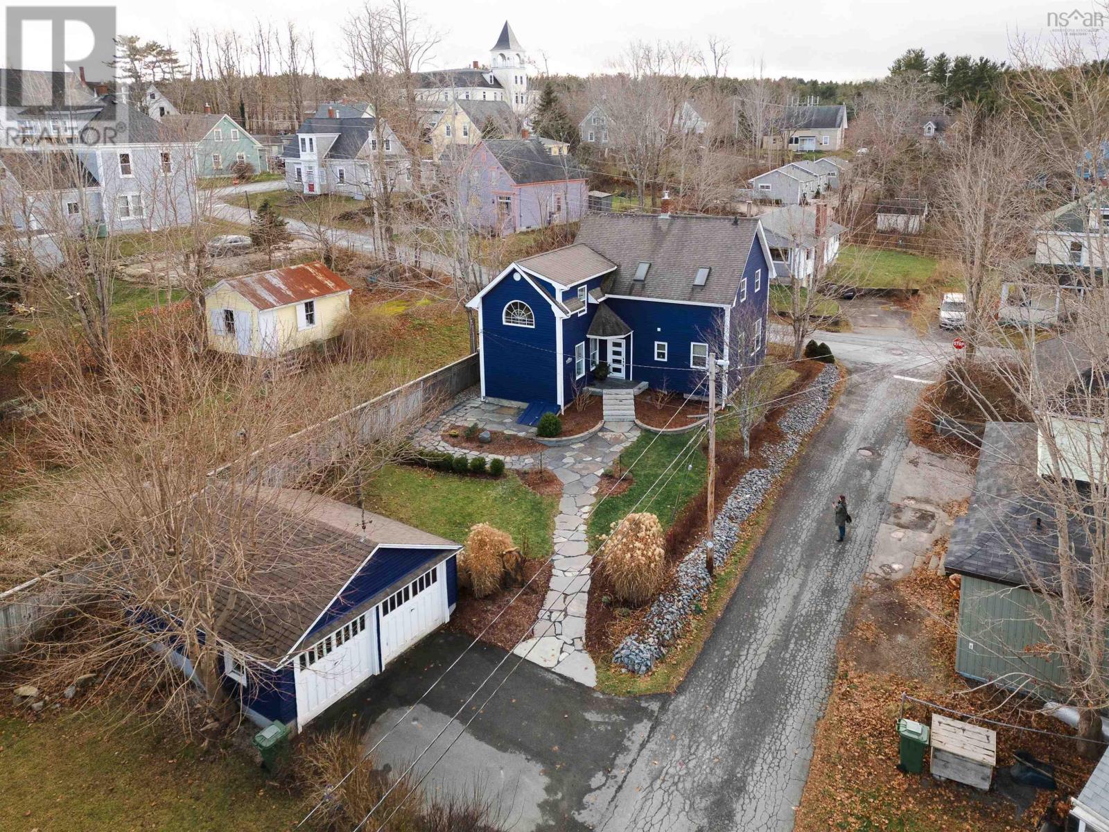 19 Hedge Row, Mahone Bay, Nova Scotia  B0J 2E0 - Photo 2 - 202428230