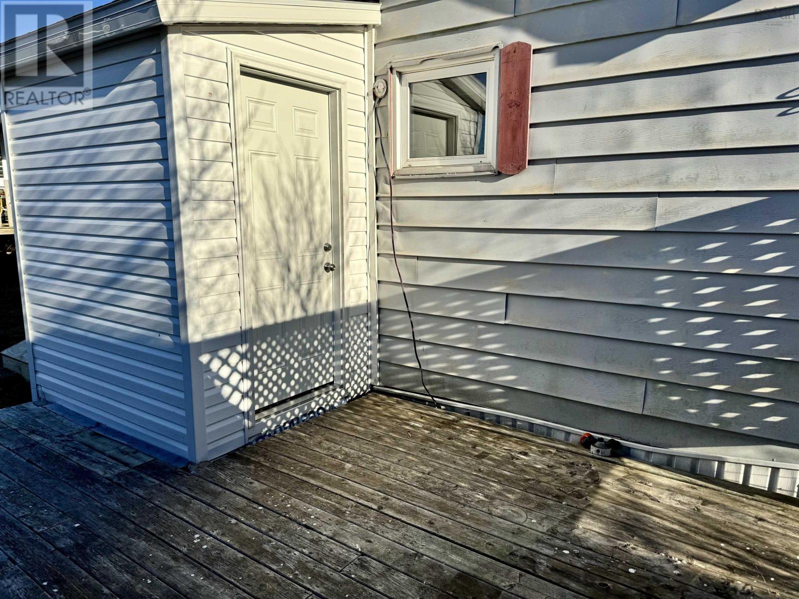 192 Seaview Street, Glace Bay, Nova Scotia  B1A 1P5 - Photo 11 - 202428381