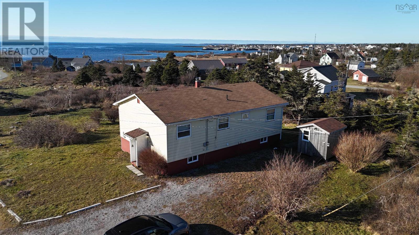 39 Robie Street, Clark's Harbour, Nova Scotia  B0W 1P0 - Photo 2 - 202428457