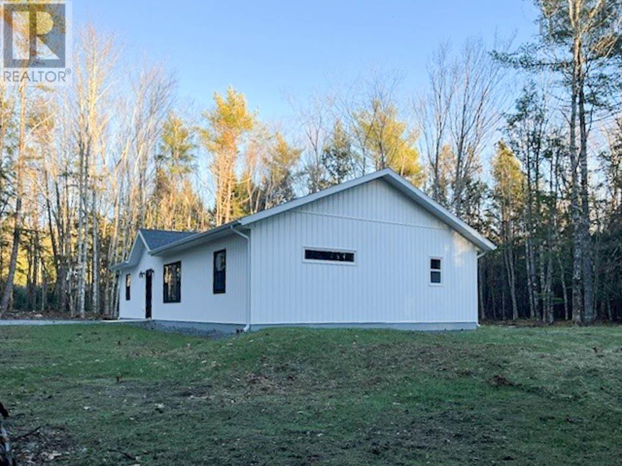 32 Five Pound Road, Wentzells Lake, Nova Scotia  B0R 1E0 - Photo 2 - 202500056