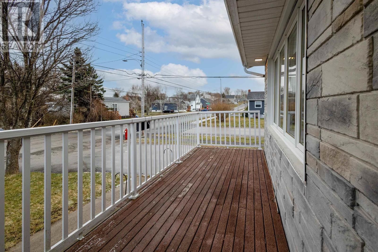 37 Hillside Avenue, Glace Bay, Nova Scotia  B1A 4B7 - Photo 8 - 202500263