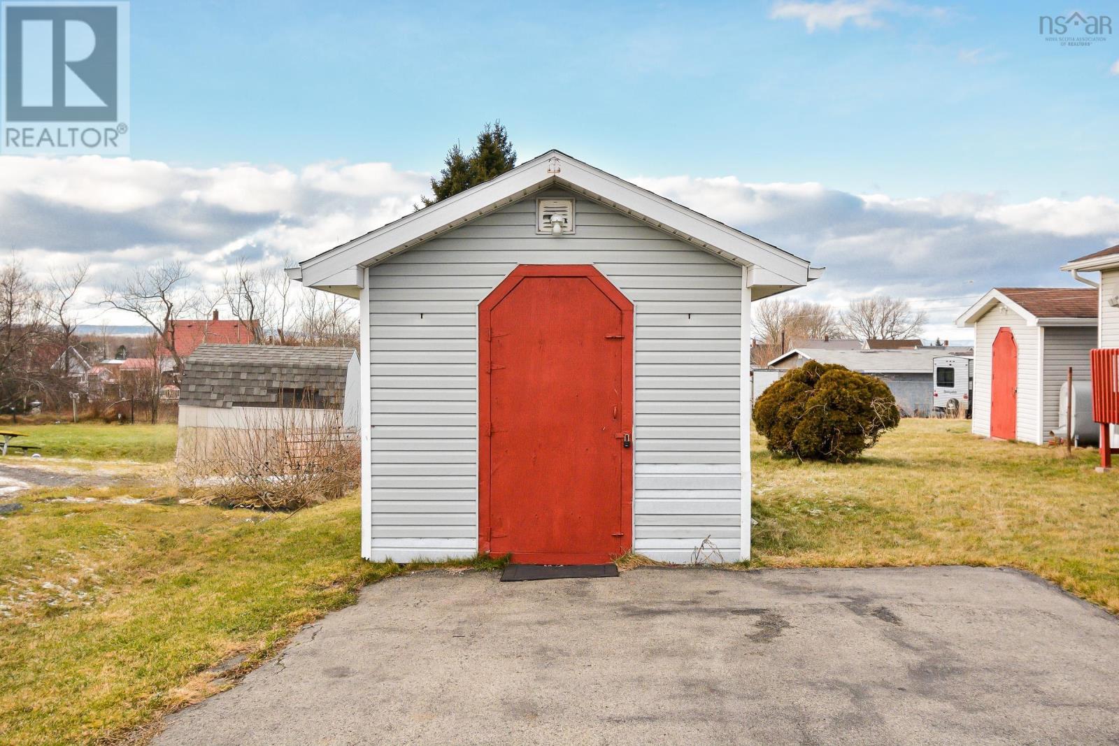 104 Butts Street, Sydney Mines, Nova Scotia  B1V 1N5 - Photo 26 - 202500277