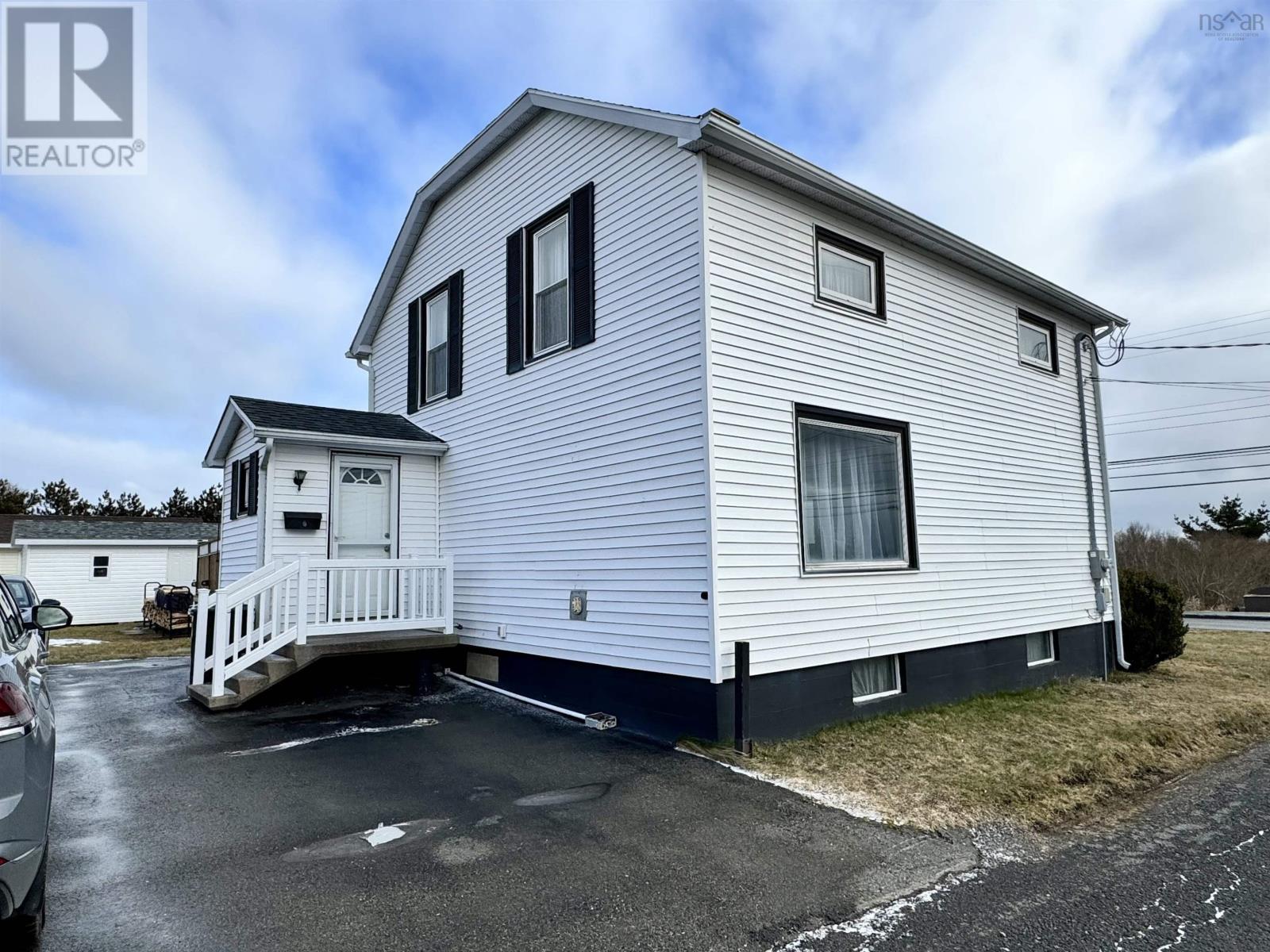 90 Highland Street, Glace Bay, Nova Scotia  B1A 2T9 - Photo 2 - 202500963