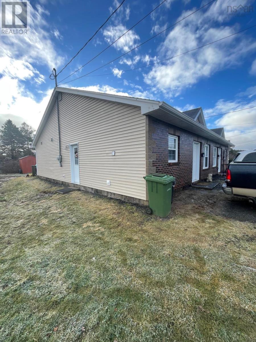 861/863 Beaver Bank Road, Beaver Bank, Nova Scotia  B4G 1C1 - Photo 2 - 202501407